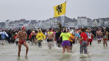 «Bain des givrés 2026» : d'où vient la tradition de la baignade du Nouvel An ?