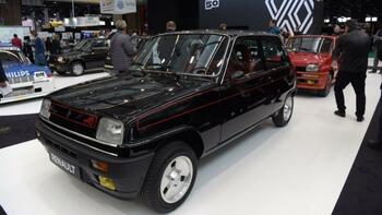 Salon Rétromobile : 205, Golf GTI, Renault 5... Pourquoi les voitures à l'ancienne ont-elles la cote ?