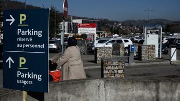 Parkings d'hôpitaux payants : gratuité, plafond de 15 euros par jour... Voici ce que proposent les partis