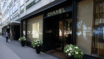 Paris : la boutique Chanel de l'avenue Montaigne visée par des braqueurs toujours recherchés