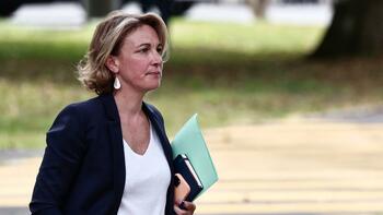 La prime de Noël n'est pas un «luxe» : la leader de la CFDT s'oppose au ministre du Travail, qui souhaite la (…)