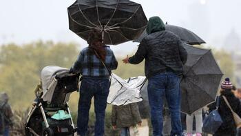 Vents violents : voici les 30 départements placés en vigilance orange ce vendredi