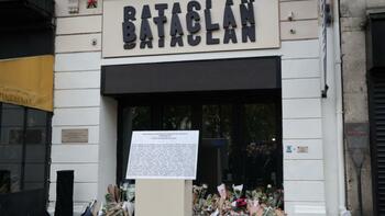 13-Novembre : les noms des 92 victimes du Bataclan prononcés devant la salle de spectacle