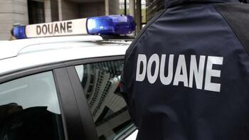 Puces de Saint-Ouen : 300.000 euros, pièces en ivoire... Les douanes opèrent un véritable coup de filet chez un (…)