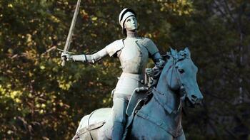 Paris : un homme placé en garde à vue après avoir dérobé l'épée d'une statue de Jeanne d'Arc