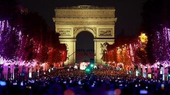 Paris : les illuminations des Champs-Elysées ont été dévoilées ce dimanche