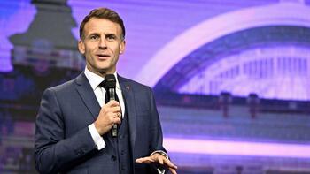 Emmanuel Macron annonce vouloir interdire les téléphones portables dans les lycées, dès «la rentrée prochaine»
