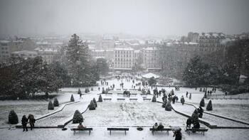 Neige à Paris : les images impressionnantes de la capitale recouverte d’un manteau blanc