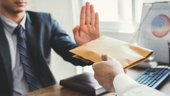 Corruption : que prévoit le nouveau plan du gouvernement pour lutter contre ce fléau ?