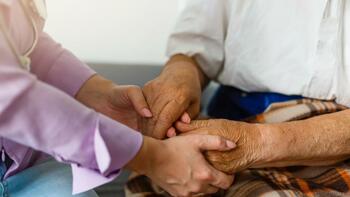 «12 jours d’attente» : victime d’une triple fracture du tibia, une sexagénaire obligée d'attendre près de deux (…)