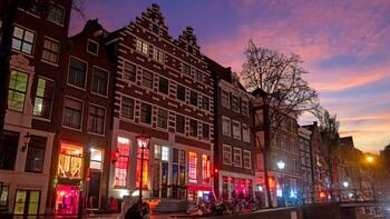 Quand les maisons closes ont-elles été interdites en France ?