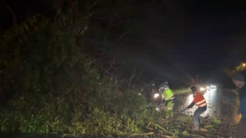 «Il faut laisser un passage pour les secours» : après la tempête Goretti, des habitants de Granville passent à&nbsp;(…)