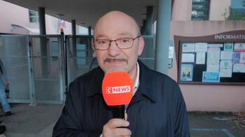 «Elle a reçu plusieurs coups de couteau dont deux à l'abdomen», explique le député RN du Var Frédéric Boccaletti