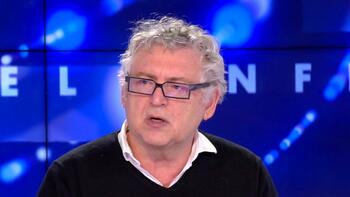 Budget 2026 : «Emmanuel Macron se moque de la démocratie, il ne pense qu'à rester au pouvoir», lance Michel Onfray