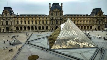 Louvre : un rapport de la Cour des comptes accable la gestion du musée