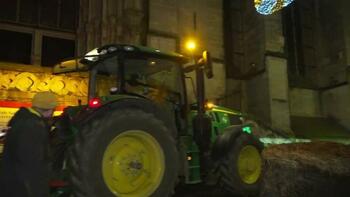 «On est à 2,8 suicides de paysans par jour» : des agriculteurs en colère déversent leurs bennes devant la préfecture&nbsp;(…)
