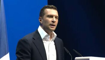 Jordan Bardella, seul contre tous dans Quelle époque !