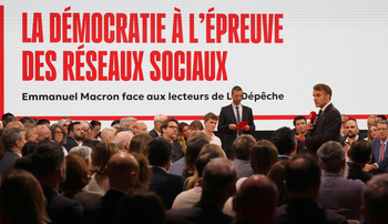 Une nouvelle fois, Emmanuel Macron saborde son combat pour réguler les réseaux sociaux