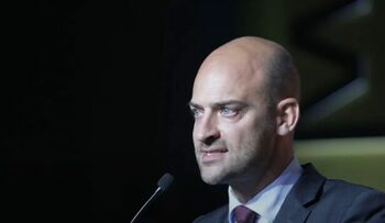 [SATIRE A VUE] Jean-Noël Barrot va-t-il tout ramener à la maison ?