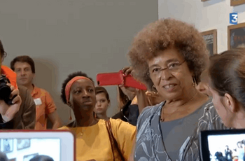 Angela Davis, cette icône « antiraciste » dont nos écoles portent le nom