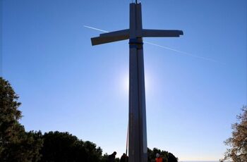La grande croix de La Croix-des-Gardes est de retour à Cannes