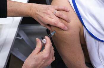 États-Unis : l’agence américaine du médicament (FDA) va mener une enquête sur de possibles morts liées aux vaccins (…)