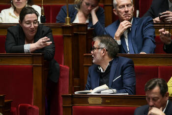 Budget : explication de texte entre Cyrielle Châtelain et Olivier Faure à la buvette de l'Assemblée