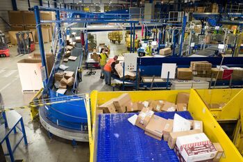 Taxe sur les petits colis : un débat budgétaire en forme de paquet surprise