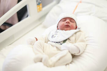 Jusqu’à deux mois supplémentaires: le Sénat approuve la mise en place d'un nouveau congé de naissance à partir de 2027