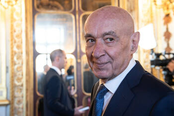 Claude Malhuret : l'ironie comme arme