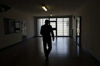 En Italie, la politique pénale de Meloni a aggravé la surpopulation carcérale, jusqu’à fissurer sa propre majorité