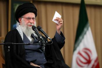 Iran: face aux manifestations, l’ayatollah Khamenei promet que le régime ne «reculera pas»