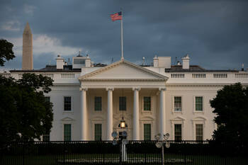 Etats-Unis: après l’attaque à Washington, l’administration Trump gèle l’asile