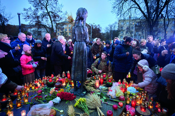 La population ukrainienne résiste à la pression exercée par la Russie... et Donald Trump