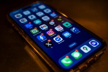 [VOTRE AVIS] Approuvez-vous la loi interdisant les réseaux sociaux aux moins de 15 ans ?