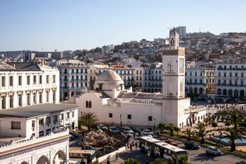 [POINT DE VUE] C’est fait : Alger criminalise la colonisation. Service minimum de Paris