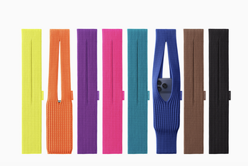 La collab du moment : un it-bag pour son iPhone signé Apple et Issey Miyake