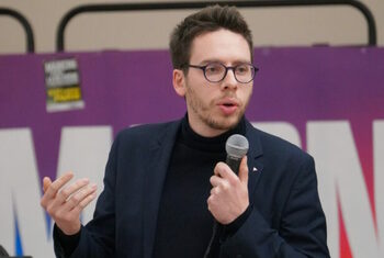 [POINT DE VUE] Une étape franchie : LFI propose de brûler les livres qui la dérangent