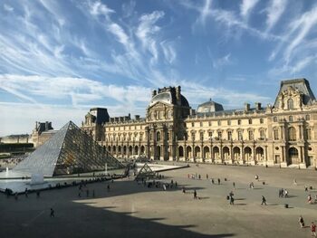 Musée du Louvre : cambriolage, inondation, effondrement… à quand, l’incendie ?