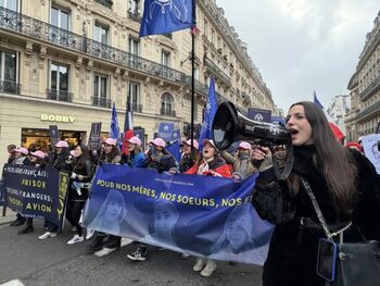 Drapeaux français, Marseillaise : la marche féministe du collectif Némésis